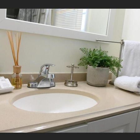 Great 2 Bedroom Condo,Free Parking,Easy Commute. Irvington Exteriér fotografie