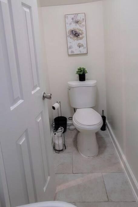 Great 2 Bedroom Condo,Free Parking,Easy Commute. Irvington Exteriér fotografie